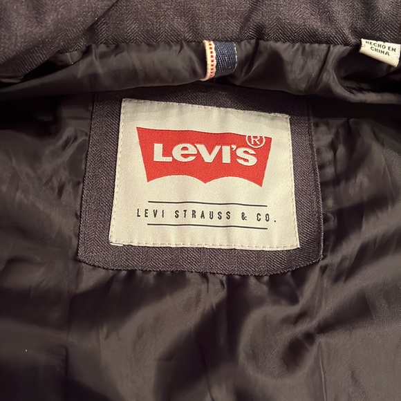 Levi’s Puffer Vest (Size M) - Picture 9 of 12